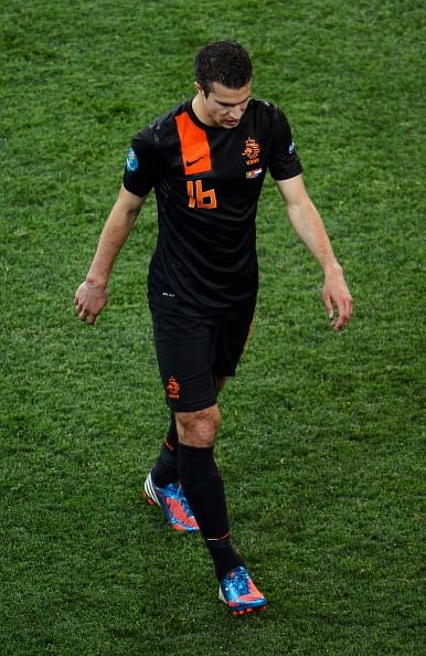 Could Van Persie yet stay at the Emirates?