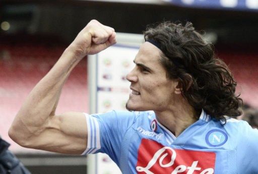 Cavani back on target as Napoli close gap to Juve