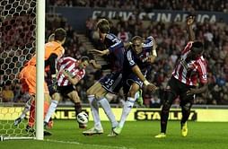 Ten-man Sunderland edge nearer safety