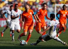 Netherlands defeat Chile 2-0; finish top of group B