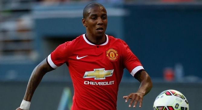 Reports: Ashley Young extends contract with Manchester United