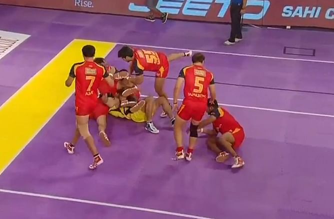 Pro Kabaddi: Bengaluru Bulls enter final by beating Telugu Titans 39-38