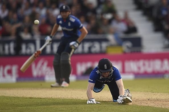 England win thrilling 4th ODI against Australia; Glenn Maxwell's boundary catch sets internet on fire