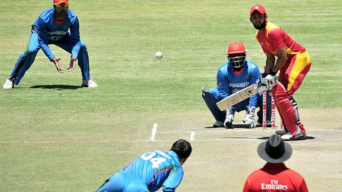 Afghanistan scramble across to secure narrow win against Zimbabwe; level series 2-2