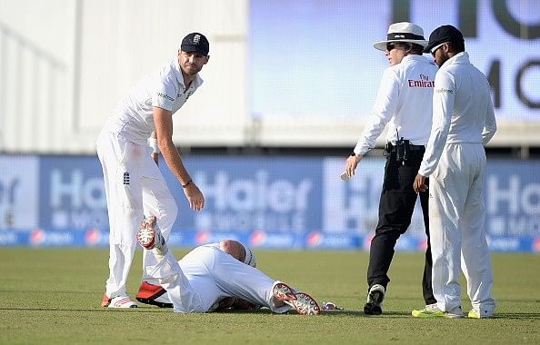 Misbah-ul-Haq stands tall as Pakistan get steamrolled by England pace attack on Day 1 of Final Test