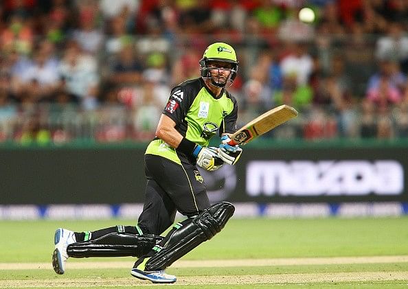 Mike Hussey glitters in Sydney Thunder's win over Sixers in BBL 2015 opener