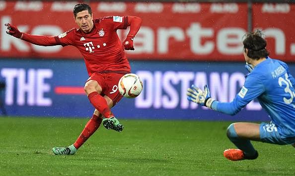 Robert Lewandowski's dream run continues as Bayern Munich beat Augsburg 3-1