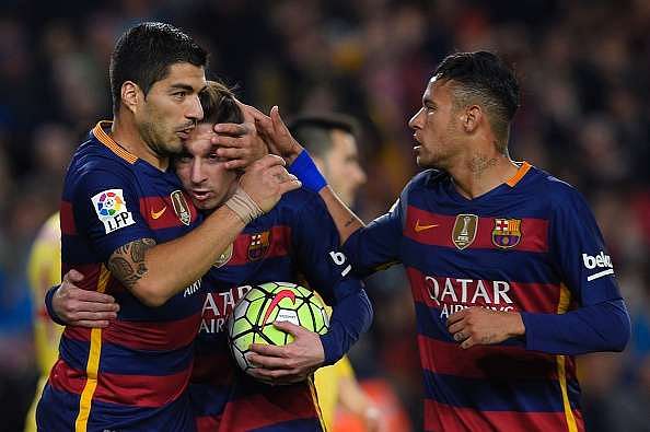 Barcelona reclaim top spot in La Liga with 6-0 win over Sporting Gijon, Luis Suarez scores four goals