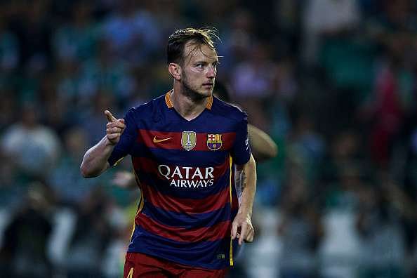 Suarez and Rakitic strikes against 10 man Betis propel Barcelona back to the summit of La Liga