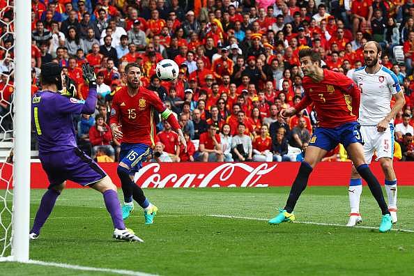 Euro 2016: Gerard Pique's late header gives Spain 1-0 win over Czech Republic