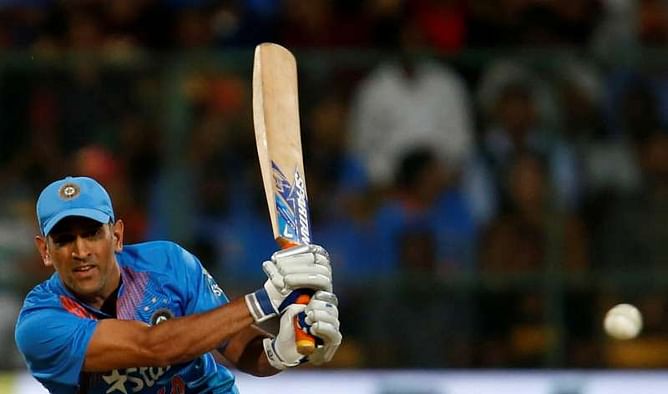 Smith replaces Dhoni as Pune skipper, Starc pulls out of IPL