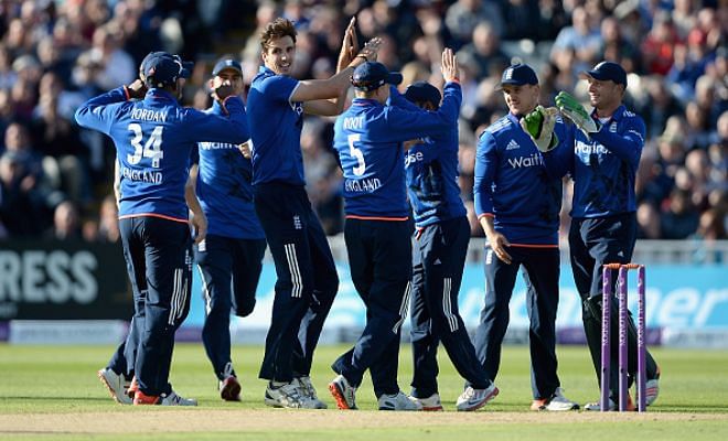 England beat New Zealand by 210 runs in the 1st ODI