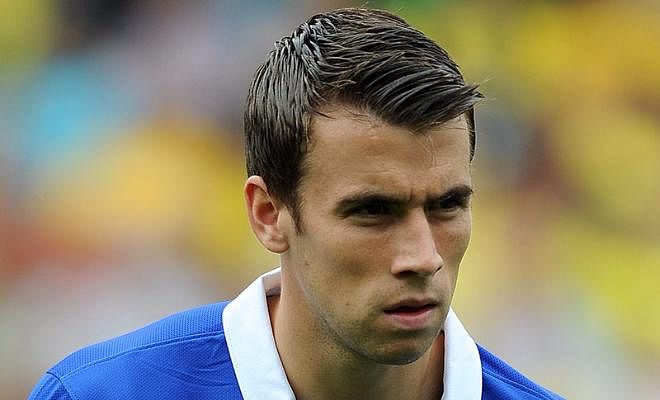 MAN UTD CHASE COLEMANManchester United coach Jose Mourinho wants to strengthen the right back position in his squad, and he is showing interest in Everton full back Seamus Coleman. Coleman has performed consistently over the past few years and he will be an able addition to the squad. 