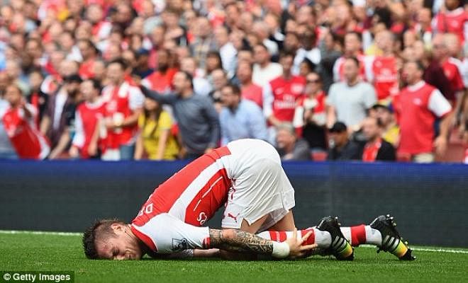Arsene Wenger has confirmed that defender Mathieu Debuchy is out for six weeks with a hamstring injury. The Frenchman has only made a single appearance for Gunners this season and is expected to be unavailable till New Year. 