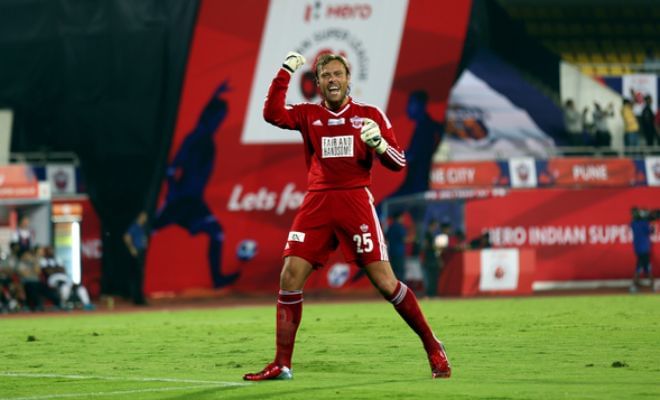 Picture of Pune City's goalkeeper Steve Simonsen celebrating after Pune scored.