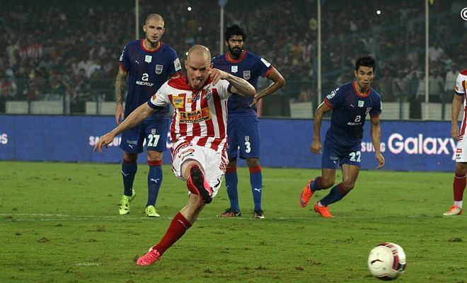 GOOOAL! Ian Hume does well to put the ball into the net in a calm fashion down the right side as he scores the 162nd goal of the Indian Super League.
