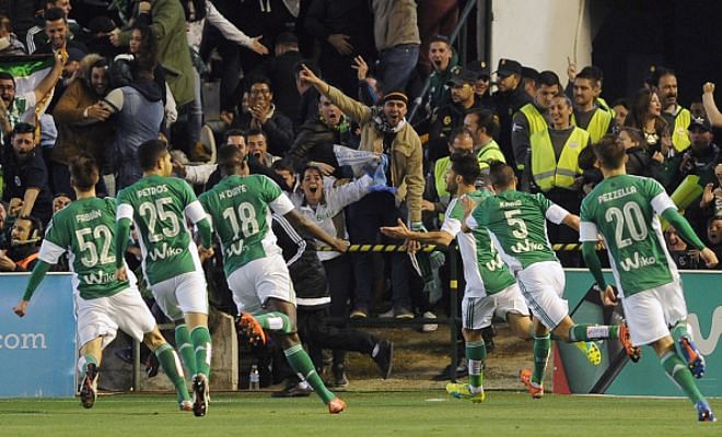 7' GOAL! Alvaro Cejudo with the opening goal of the night as he scores a stunning volley to give Betis a 1-0 lead! His first ever goal, and it's incredible!