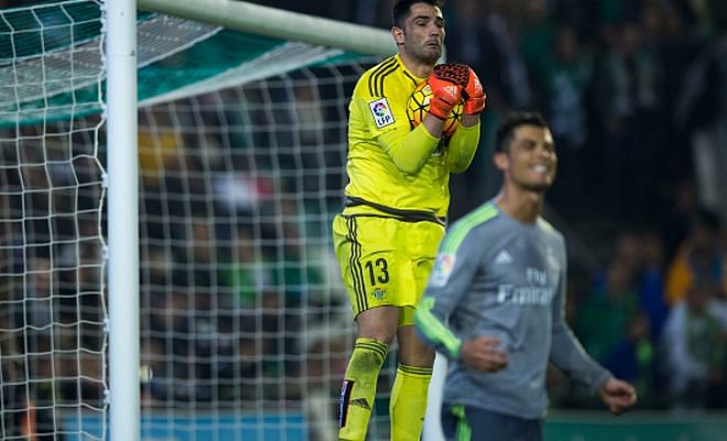 78' Benzema attempts a rabona from his right foot, but Adan keeps it out! The former Real Madrid goalkeeper has made 7 saves so far in this match.