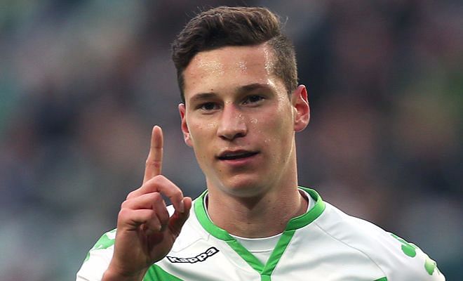 Hey there! Starting things off with a rather familiar tone. Arsenal are said to lose out on signing long-time target Julian Draxler to Paris Saint-Germain this window. 