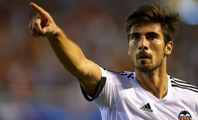 EL CLASICO IS THE TRANSFER WINDOW!It's Barcelona vs Real Madrid for Andre Gomes! The Spanish giants are ready to lock horns in the race to sign in-demand Valencia midfielder.Manchester United and Juventus have pulled out of the race to sign the midfielder.Who do you think would win first El Clasico?