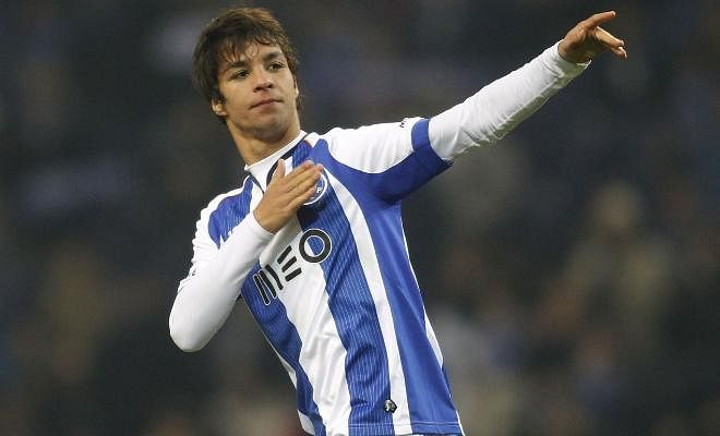 ATLETICO MADRID PLAYER HEADS BACK TO PORTUGALOliver Torres will sign a 4-year deal at FC Porto from Atletico Madrid for €15 million. The Portuguese press claims that the midfielder has snubbed moves from Watford and Middlesbrough as he wants to head to his old club. Just small details remain between the two parties. 