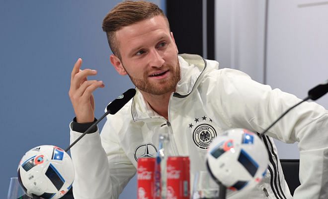 CHELSEA VS ARSENAL IN THE TRANSFER WINDOW!Latest reports suggest that Antonio Conte's Chelsea are ready to rival Arsenal in their bid to sign Valencia defender Mustafi