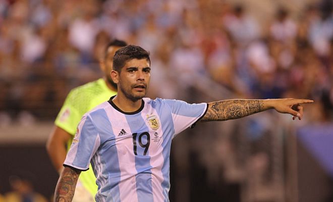 Free transfer (f)ever!Inter Milan have signed Argentinian midfielder Ever Banega from Sevilla.He is the second successful player of recent times to have been let go on a free transfer after Zlatan Ibrahimovic.Banega, spent two seasons at the spanish club helping them win the hat-trick of UEFA Europa League.