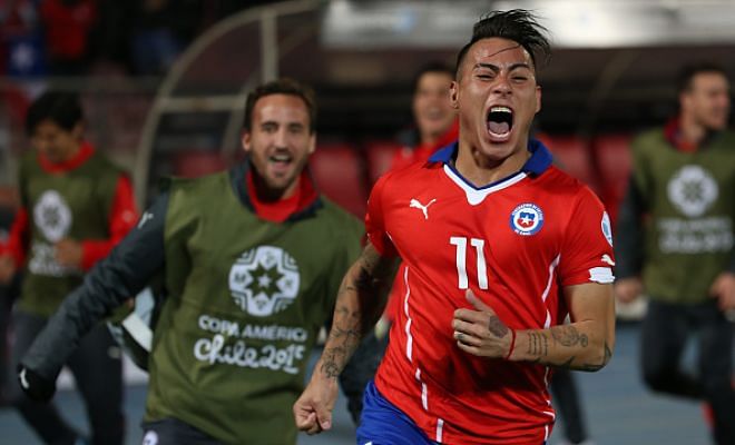 Arsenal now stand as the main contender to sign Eduardo Vargas from Napoli with Alexis Sanchez convincing his Chilean teammate to go ahead with the move. £11.3 million is said to be the fee. (Metro)
