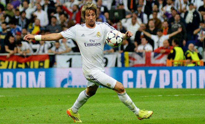 Real Madrid full-back Fabio Coentrao is close to completing a move to Portuguese club Benfica. [Corriere dello Sport]