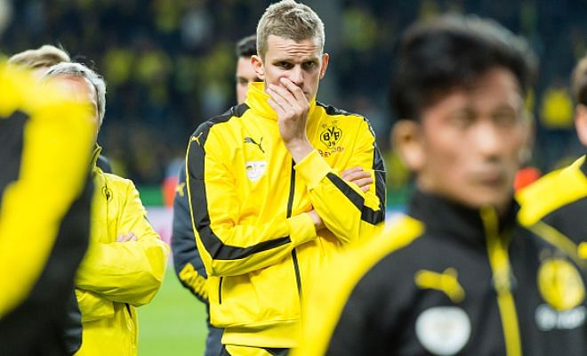 Borussia Dortmund's Sven Bender is attracting attention from Tottenham and Southampton. (Daily Mail)