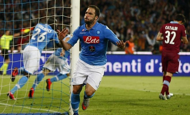 Napoli will let Gonzalo Higuain leave only if the buying club is ready to meet his £72m buyout clause. (Gazzetta dello Sport)