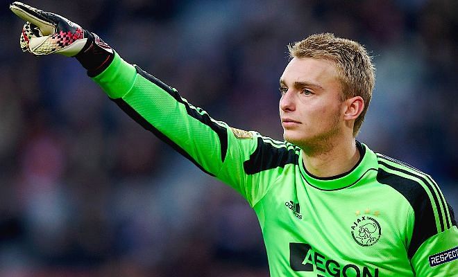 Ajax manager Frank de Boer has already conceded that keeping their goalkeeper Jasper Cillessen out of Manchester United's reach might be difficult. The goalkeeper himself says that moving to United would be a great step. [Mirror]