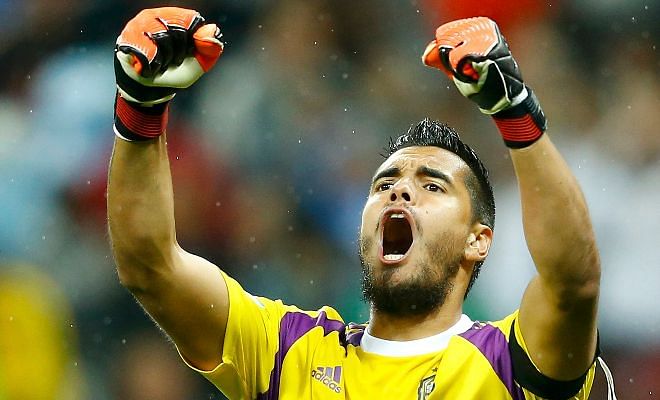 Argentina keeper Sergio Romero is reportedly set to have his medical at Manchester United. With the futures of both David De Gea and Victor Valdes undecided, the signing of the former Sampdoria keeper may come as a replacement for one of the two. [Sky Sport Italia]