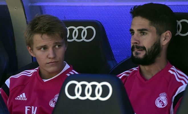 Real Madrid's Isco is being regarded as a potential replacement for outgoing Andrea Pirlo. (Gazzetta dello Sport)