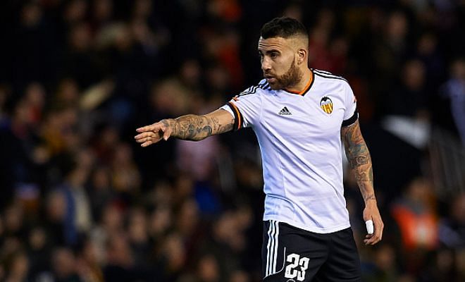 Valencia centre-back Nicolas Otamendi, who has been Manchester United's prime target this summer, is also generating interest from German giants Bayern Munich. [Superdeporte]