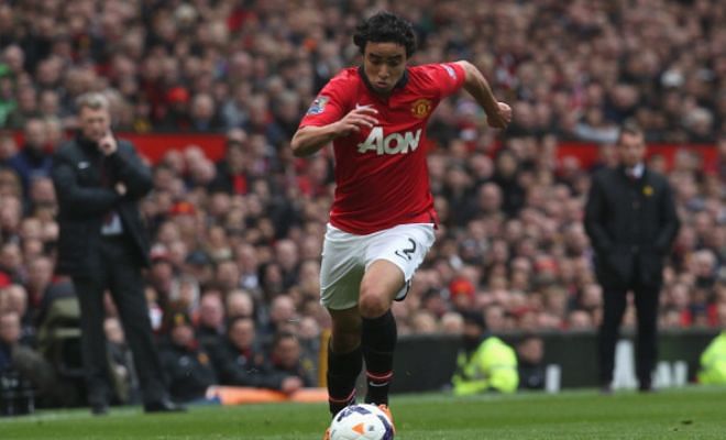 Lyon are set to beat a number of other European clubs to the signature of Manchester United right-back Rafael Da Silva. [L'Equipe]