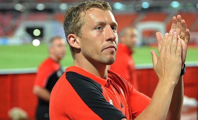 Juventus are eyeing a move for Liverpool midfielder Lucas Leiva [ Express ]
