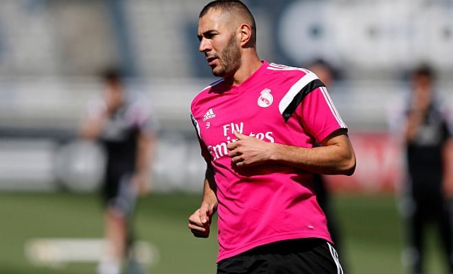 Karim Benzema is not interested in a move to Arsenal.
The Real Madrid striker is happy in Spain and club president Florentino Perez has no desire to sell him. [ Daily Mirror ]