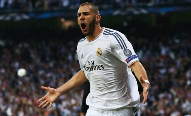 Arsenal are said to be still keen on buying French striker Karim Benzema from Real Madrid. [Daily Star]