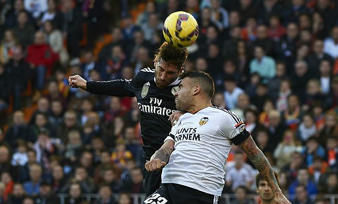 Manchester City could rival Manchester United's moves to buy defenders Sergio Ramos and Nicolás Otamendi. [Daily Mirror]