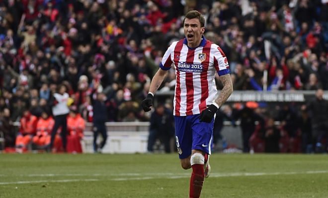 German club Wolfsburg are interested in signing Mario Mandzukic and face a battle with Liverpool and Manchester United. (AS)