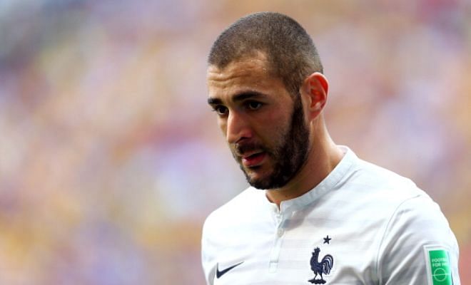 Manchester United are keen on signing Karim Benzema with reports that their executive vice-chairman Ed Woodward met Benzema's agent this week. [Manchester Evening News]