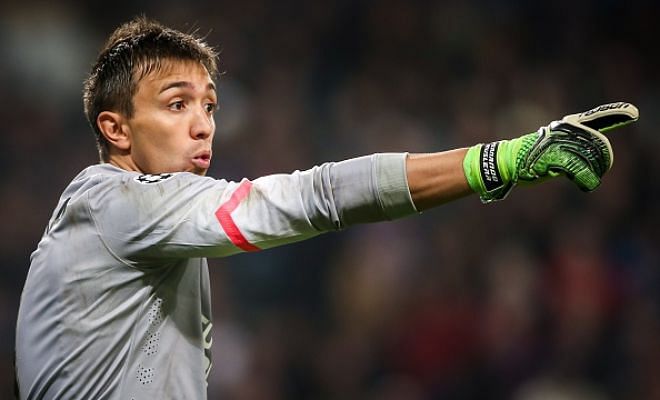 Manchester United have shortlisted Galatasary goalkeeper Fernando Muslera as a possible replacement for David De Gea. (Metro)