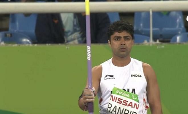 The other Indian in javelin throw, Narender Ranbir, finishes sixth with a throw of  53.79m.