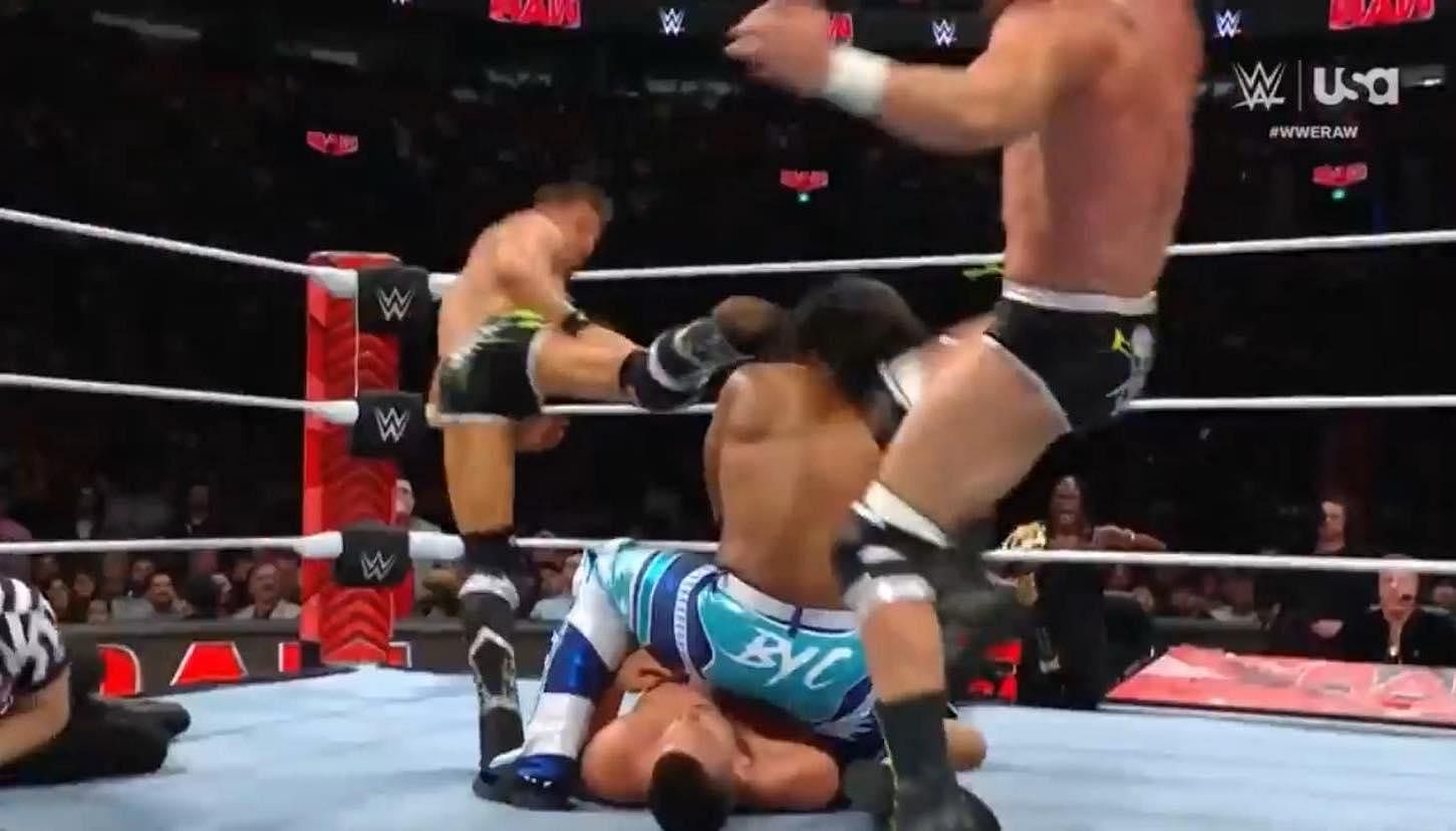 WWE RAW Live Results (April 15, 2024) Fan favorite attacks top champion while he hugs his wife
