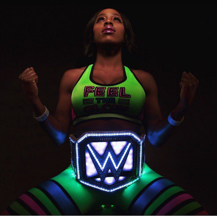 Naomi and her shiny SmackDown Women&#039;s Championship belt