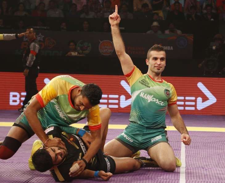 Fazel Athrachali exults after scoring a point for Patna