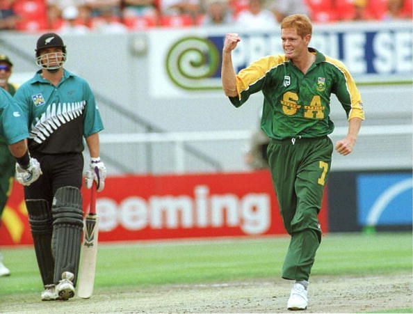 Sth Africa&#039;s Shaun Pollock gives the closed fist t