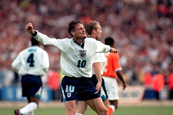 Soccer - Euro 96 - Group A - England v Netherlands - Wembley Stadium : News Photo