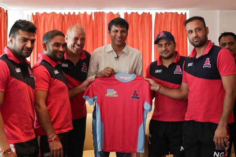 The Pink Panthers pose for a pic with their new jersey